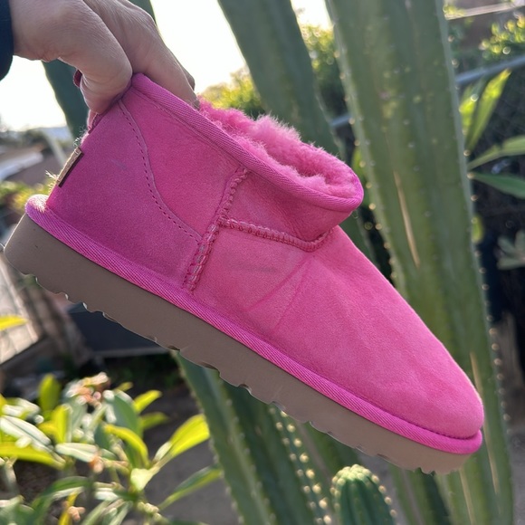 Women’s UGG ULTRA MINI HOT PINK #7 - Picture 1 of 10